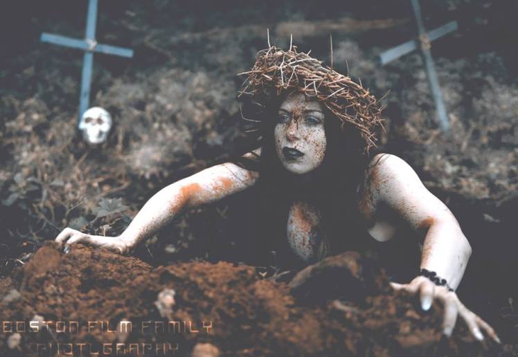 redhead fetish model leila hazlett in horror photo with fake blood in a grave wearing a crown of thorns