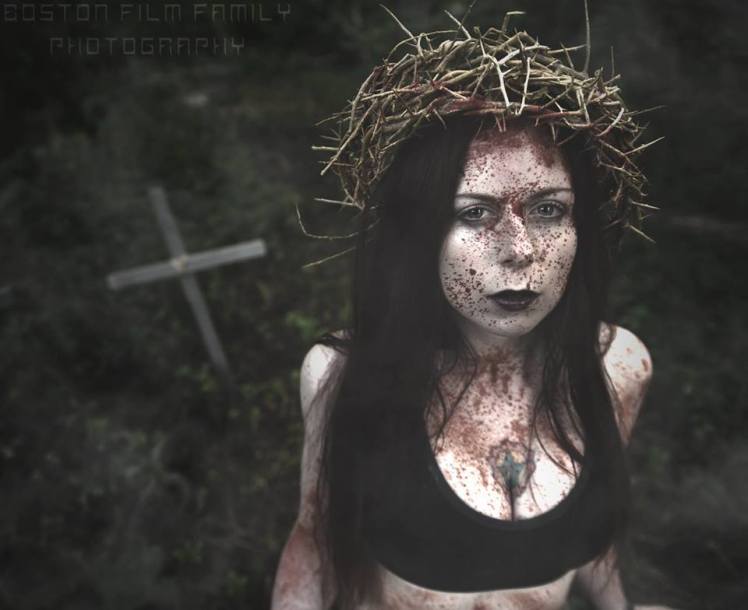 redhead fetish model leila hazlett in horror photo with fake blood in a grave wearing a crown of thorns